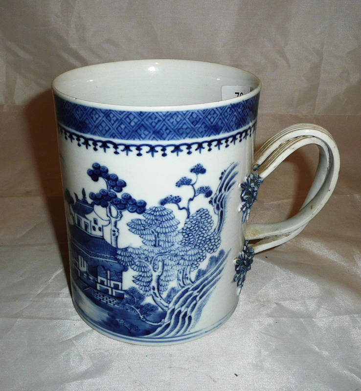 Lot 79 - A large 18th century Chinese export mug