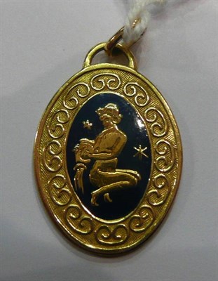 Lot 190 - An enamelled pendant