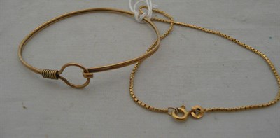 Lot 320 - Two 9ct gold bracelets