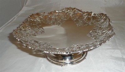 Lot 356 - A silver pierced cake dish