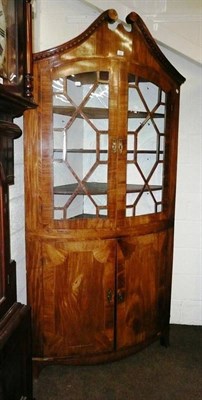 Lot 537 - 18th century corner cupboard