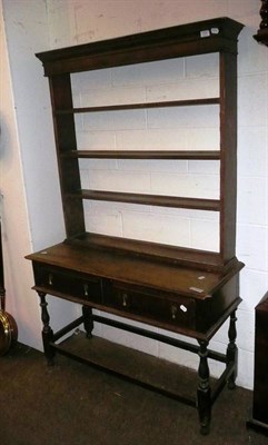 Lot 539 - A small oak dresser with rack