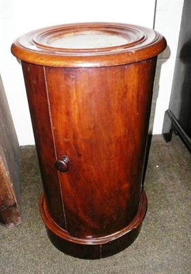 Lot 543 - A circular mahogany pot cupboard