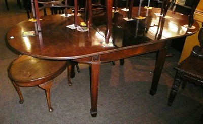 Lot 551 - A mahogany dining table