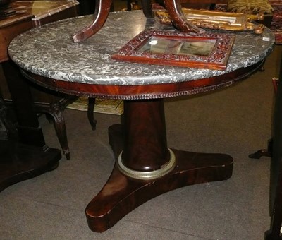 Lot 560 - Circular marble top dining table