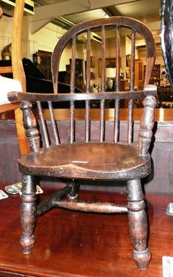 Lot 565 - A child's Windsor chair