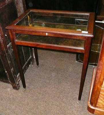 Lot 599 - A mahogany bijouterie table