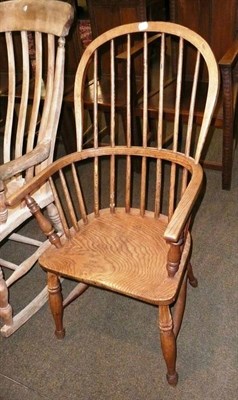 Lot 613 - An oak Windsor chair