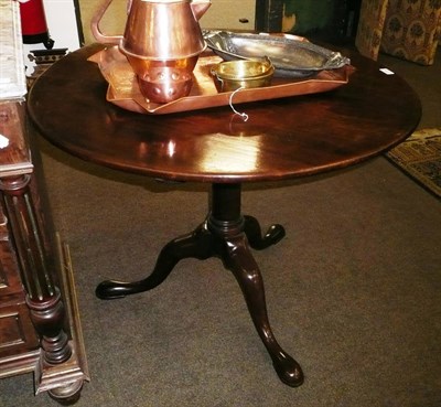 Lot 698 - A Georgian mahogany tripod table with tilt top