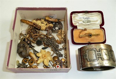Lot 58 - A bar brooch stamped '15ct', assorted brooches, cufflinks, a bangle etc