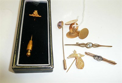 Lot 72 - A stick pin by Garrards, two bar brooches, a pair of 9ct gold cufflinks etc
