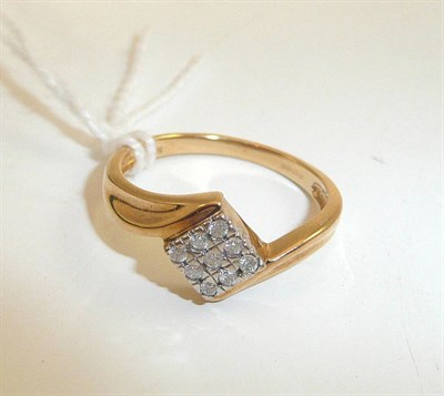 Lot 211 - A 9ct gold diamond cluster ring