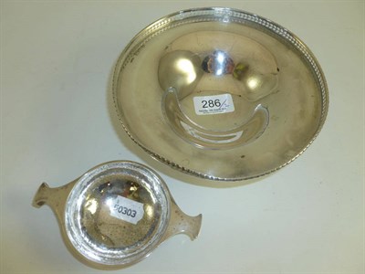 Lot 286 - Silver pedestal dish and silver quaish