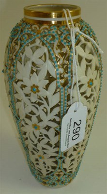 Lot 290 - A Royal China Works Worcester reticulated vase