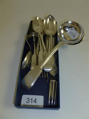 Lot 314 - Small quantity of silver flatware