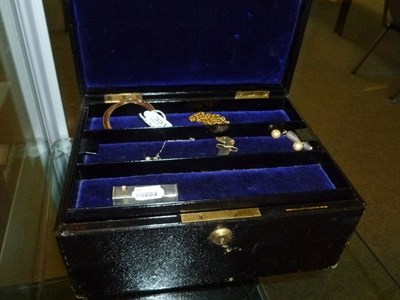 Lot 331 - A jewellery box containing assorted silver jewellery, chains, brooches, cufflinks etc