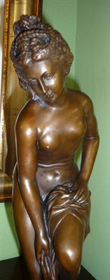 Lot 338 - A bronze of a nude lady