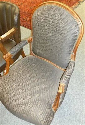 Lot 492 - An armchair