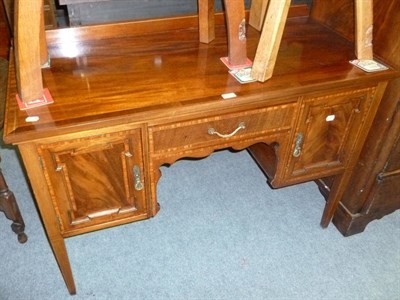 Lot 507 - Edwardian mahogany crossbanded washstand