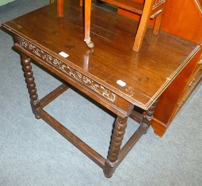 Lot 516 - An early 18th century oak side table