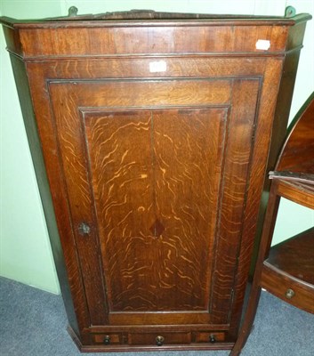 Lot 527 - An oak corner cupboard