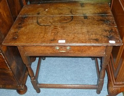 Lot 542 - Oak side table with drawer