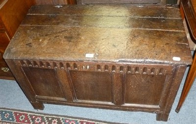 Lot 546 - 17th century and later small chest