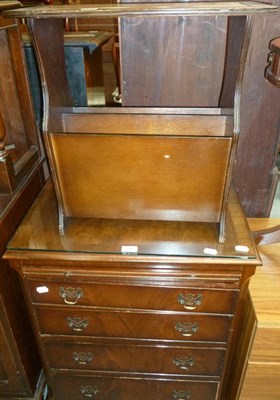 Lot 640 - Small chest