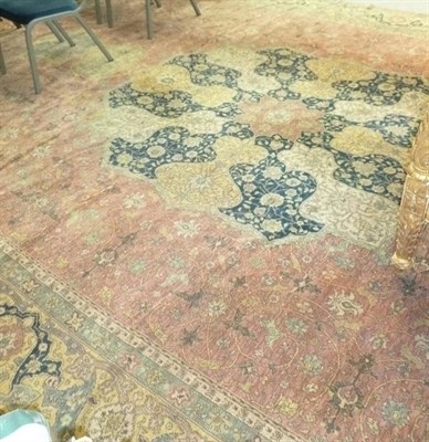 Lot 660 - Carpet