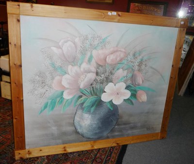 Lot 684 - Oil on canvas still life signed Lee Reynolds