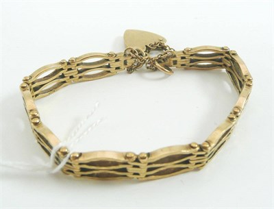 Lot 11 - A 9ct gold fancy gate link bracelet