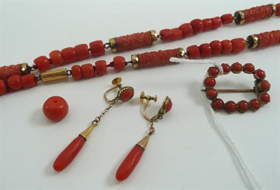 Lot 31 - A coral brooch, a pair of coral drop earrings and a bead necklace
