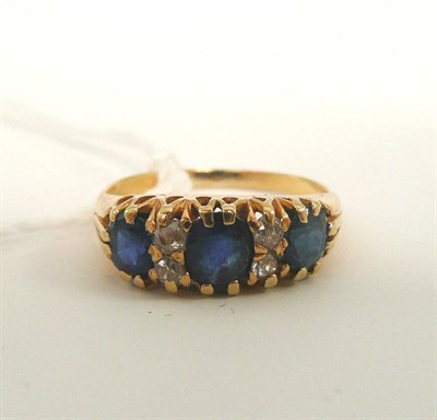 Lot 186 - Sapphire and diamond ring