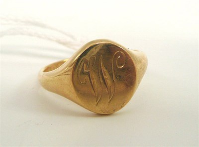 Lot 191 - # An 18ct gold signet ring, the oval head engraved with the initial "W", finger size V