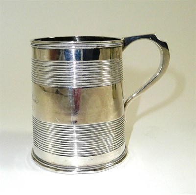 Lot 262 - A Georgian silver barrel shaped Christening mug