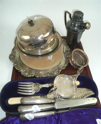 Lot 279 - A quantity of electroplate, including a cocktail shaker, two muffin dishes, a bread plate, a...