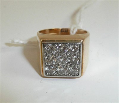 Lot 300 - A diamond cluster ring, total diamond weight 1.00 carat approximately, stamped '14K'