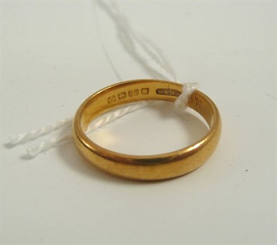 Lot 356 - A 22ct gold ring