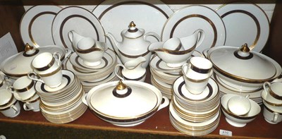 Lot 410 - A Royal Doulton Harlow service