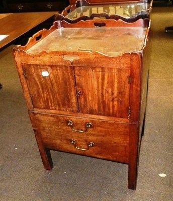 Lot 754 - # Near pair of George III mahogany gallery top commodes