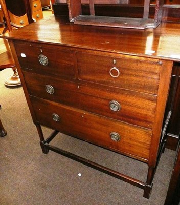 Lot 782 - Chest of drawers