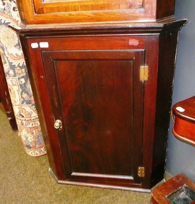 Lot 785 - Georgian mahogany corner cupboard