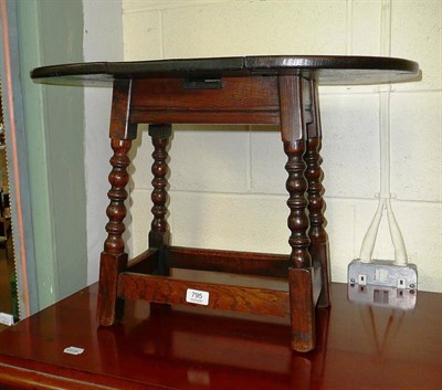 Lot 795 - A reproduction oak occasional table/stool