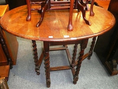 Lot 1024 - 1920's oak gateleg table