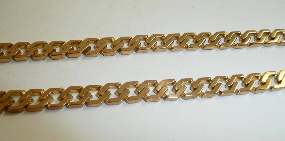 Lot 60 - A 9ct gold curb link necklet