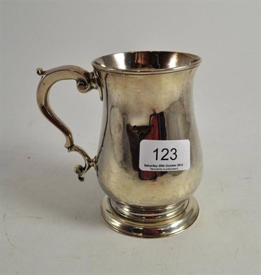 Lot 123 - A George III silver mug, London, 1761