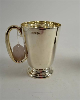 Lot 125 - A Victorian silver mug, Walker & Hall, Sheffield 1899