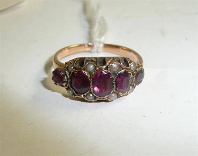 Lot 259 - Amethyst and pearl ring