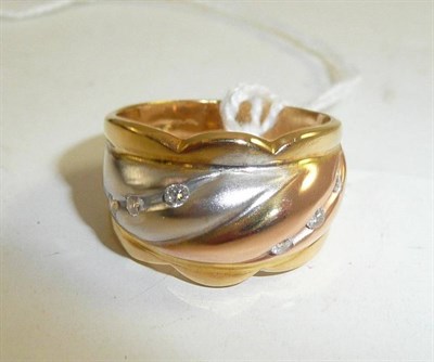 Lot 276 - An 18ct gold diamond set ring