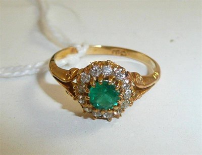 Lot 296 - An emerald and diamond cluster ring